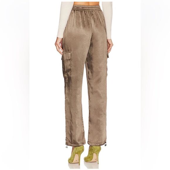 Superdown Rita Cargo Pants Olive green satin track jogger pull on Revolve NWT - Picture 4 of 11